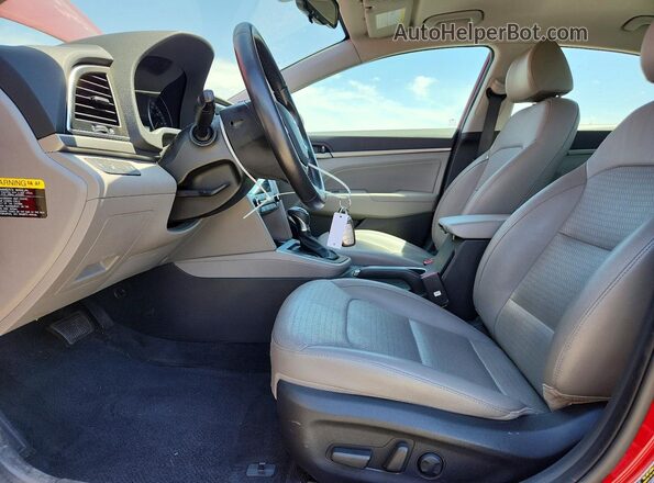 KMHD84LFXHU262965 2017 HYUNDAI ELANTRA Red Вид салону спереду