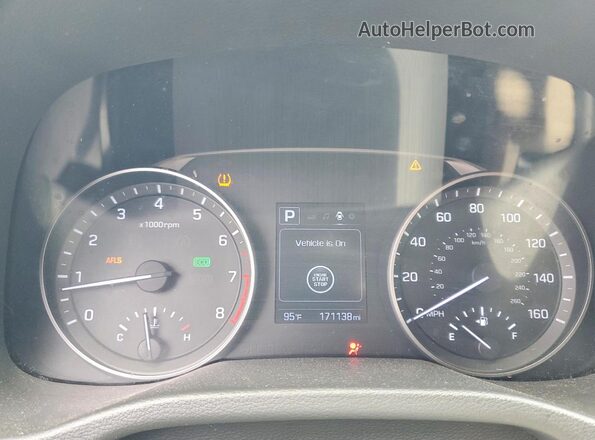 KMHD84LFXHU365271 2017 HYUNDAI ELANTRA Gold ხელსაწყოთა პანელის ხედი