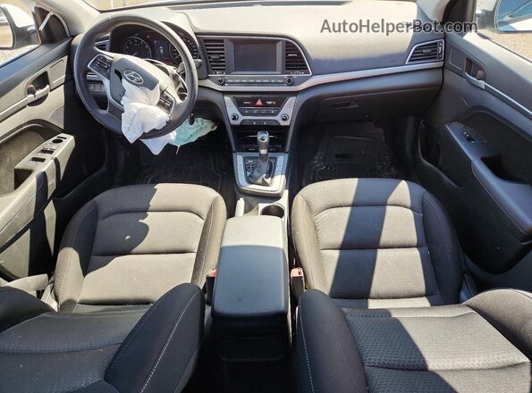 KMHD84LFXJU495525 2018 HYUNDAI ELANTRA Белый Вид панели приборов