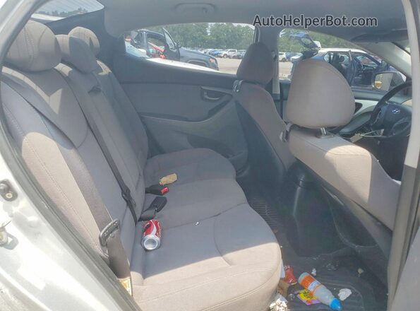 KMHDH4AE2GU483677 2016 HYUNDAI ELANTRA Silver Widok tylnych siedzeń