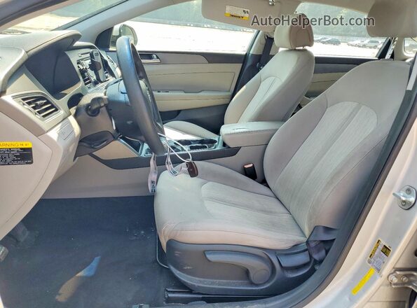 KMHE24L10GA039098 2016 HYUNDAI SONATA Silver Front interior view