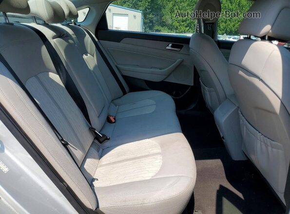 KMHE24L10GA039098 2016 HYUNDAI SONATA Silver Rear seats view