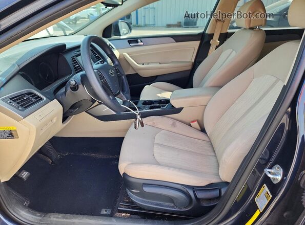 KMHE24L10HA060034 2017 HYUNDAI SONATA Charcoal Вид салону спереду