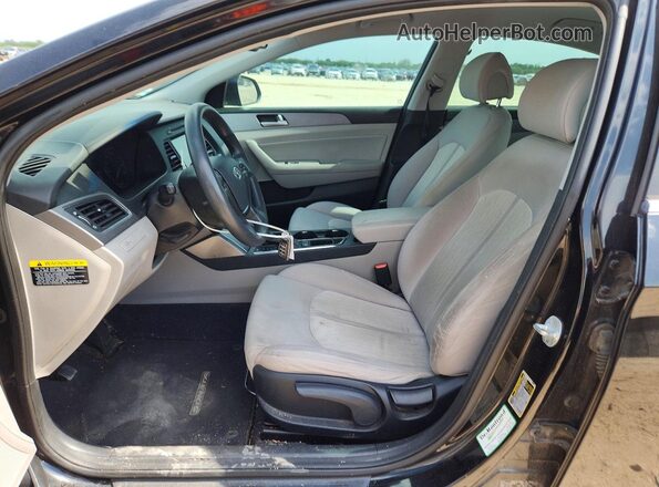KMHE24L11HA057594 2017 HYUNDAI SONATA Black Вид салону спереду