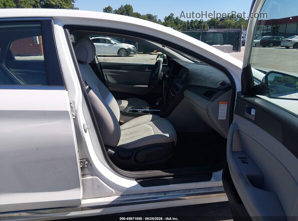 KMHE24L12GA009357 2016 HYUNDAI SONATA HYBRID White Widok wnętrza z przodu