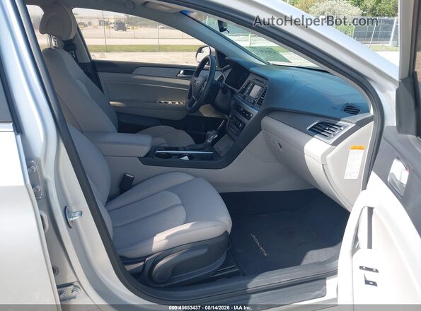 KMHE24L12GA039037 2016 HYUNDAI SONATA HYBRID Silver Widok wnętrza z przodu