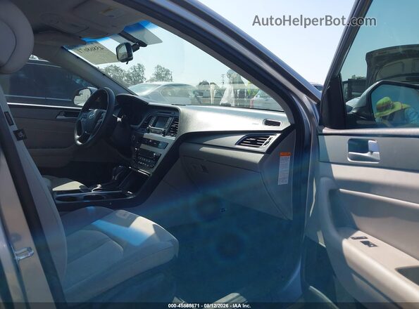 KMHE24L17GA013937 2016 HYUNDAI SONATA HYBRID Silver წინა სალონის ხედი