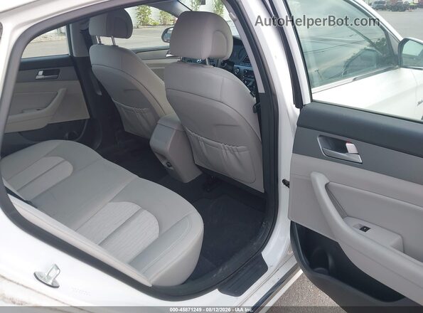 KMHE24L18HA044048 2017 HYUNDAI SONATA HYBRID White Widok naklejki z numerem VIN