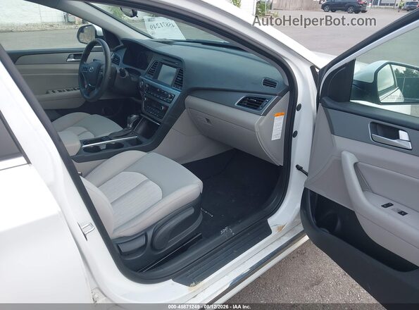KMHE24L18HA044048 2017 HYUNDAI SONATA HYBRID White Widok wnętrza z przodu
