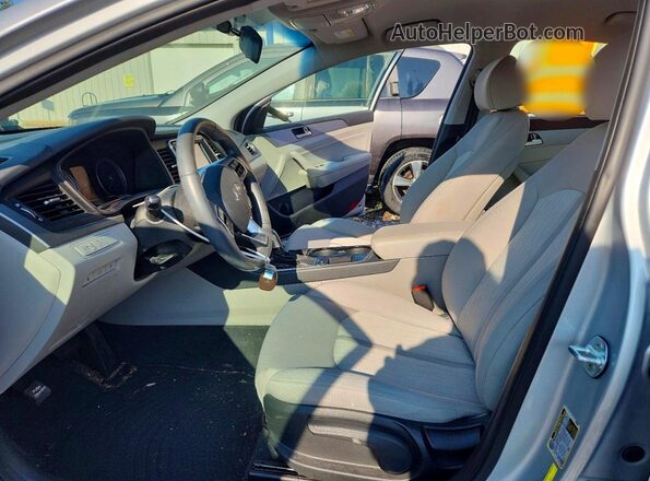KMHE24L30JA086771 2018 HYUNDAI SONATA Silver Front interior view