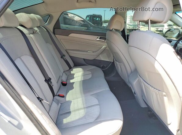 KMHE24L33HA070865 2017 HYUNDAI SONATA Silver Widok tylnych siedzeń