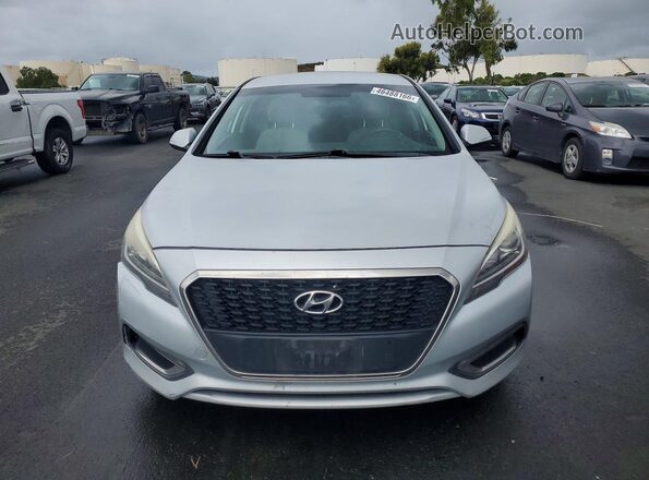 KMHE24L36HA063411 2017 HYUNDAI SONATA Silver Widok z przodu
