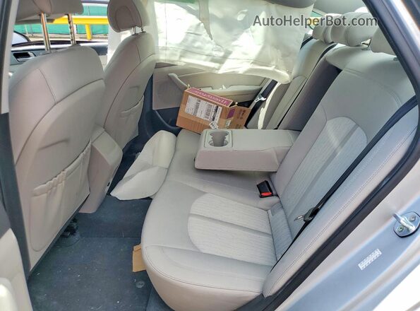 KMHE24L36HA067250 2017 HYUNDAI SONATA Silver Vista de los asientos traseros