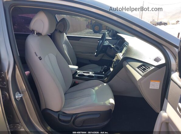 KMHE24L37HA065085 2017 HYUNDAI SONATA HYBRID Gray Front interior view