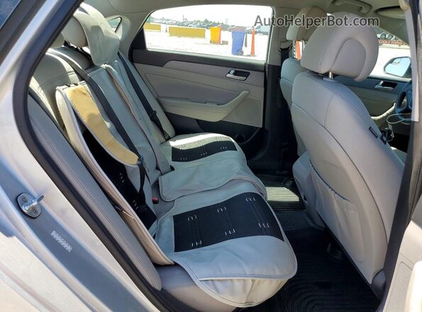 KMHE24L39HA071003 2017 HYUNDAI SONATA Silver უკანა სავარძლების ხედი