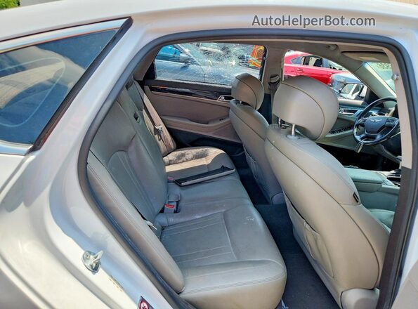 KMHGN4JE4JU262000 2018 GENESIS G80 White Vista de los asientos traseros