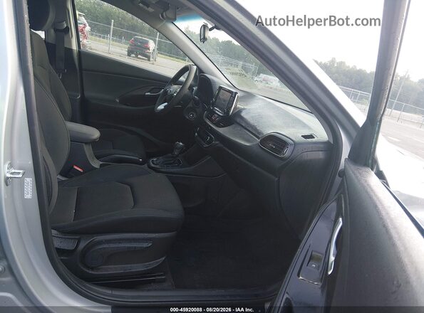 KMHH35LE1LU133843 2020 HYUNDAI ELANTRA GT Серебряный Вид салона спереди