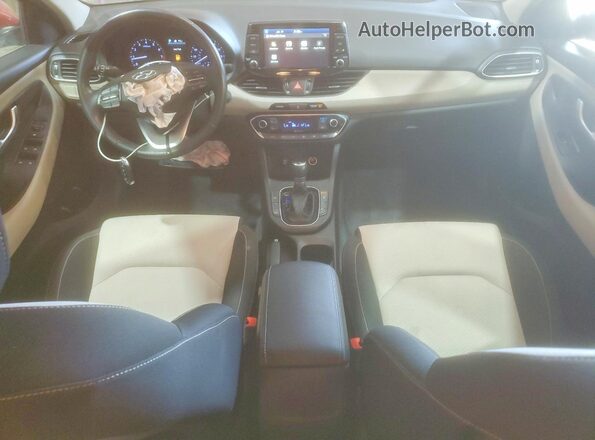 KMHH35LE3JU011725 2018 HYUNDAI ELANTRA Красный Вид панели приборов