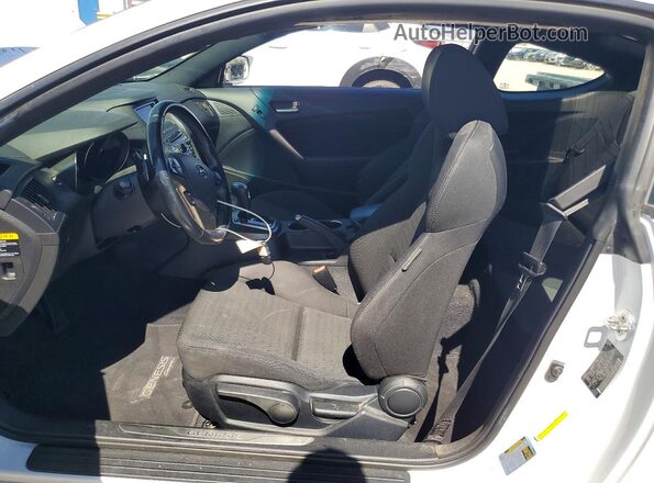 KMHHT6KJ4GU133751 2016 HYUNDAI GENESIS Белый Вид салона спереди