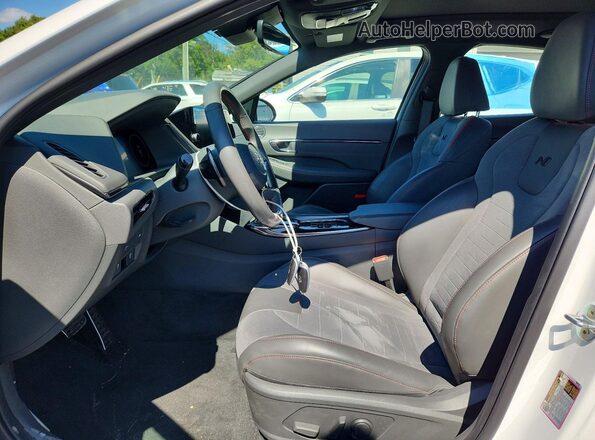 KMHL14JCXNA236887 2022 HYUNDAI SONATA White Вид салону спереду