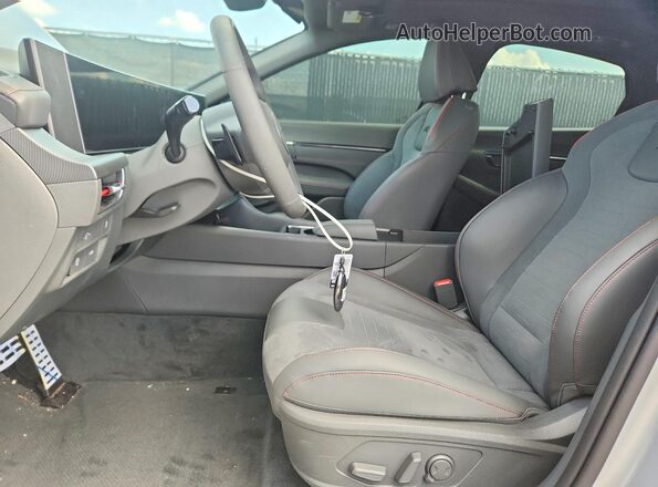KMHL54JC4TA560757 2026 HYUNDAI SONATA Silver Widok wnętrza z przodu