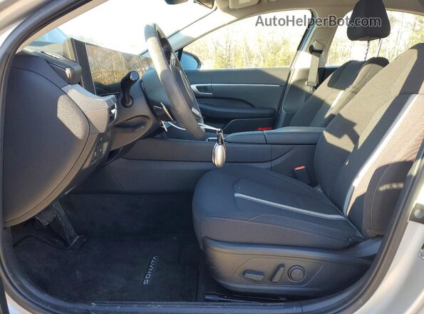 KMHL64JA3RA403760 2024 HYUNDAI SONATA Серебряный Вид салона спереди