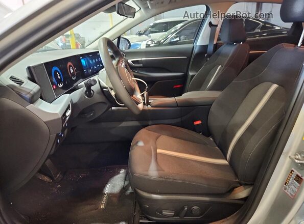 KMHL64JA6RA398683 2024 HYUNDAI SONATA Silver წინა სალონის ხედი