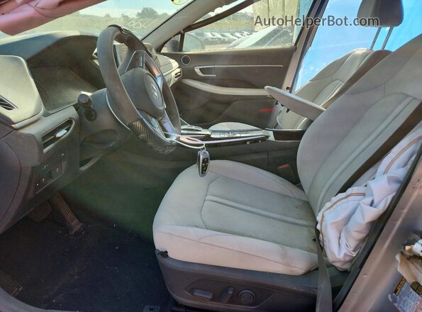 KMHL64JA8PA260253 2023 HYUNDAI SONATA Серебряный Вид салона спереди
