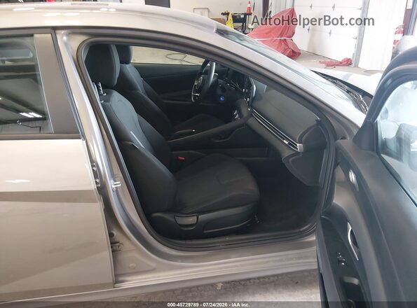 KMHLL4AG1PU550104 2023 HYUNDAI ELANTRA Silver Սալոնի դիմացի տեսք