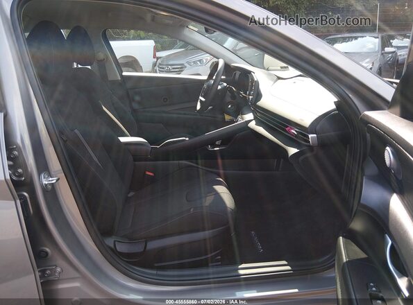 KMHLL4AG2PU533408 2023 HYUNDAI ELANTRA Серебряный Вид салона спереди