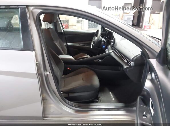 KMHLL4AG2PU545137 2023 HYUNDAI ELANTRA Silver Սալոնի դիմացի տեսք