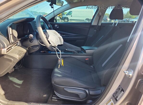 KMHLL4AG5MU148243 2021 HYUNDAI ELANTRA Silver Front interior view