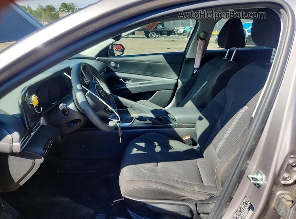 KMHLL4AG5PU580609 2023 HYUNDAI ELANTRA Silver Widok wnętrza z przodu