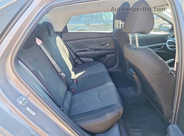 KMHLL4AG5PU580609 2023 HYUNDAI ELANTRA Silver Widok tylnych siedzeń