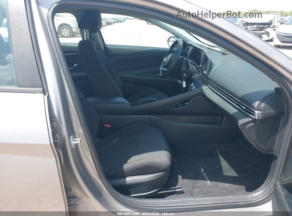 KMHLL4AG6PU549370 2023 HYUNDAI ELANTRA Silver წინა სალონის ხედი