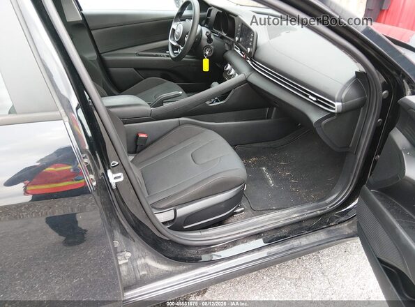 KMHLL4AG6PU576262 2023 HYUNDAI ELANTRA Черный Вид салона спереди
