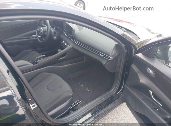 KMHLL4AG8PU576277 2023 HYUNDAI ELANTRA Черный Вид салона спереди