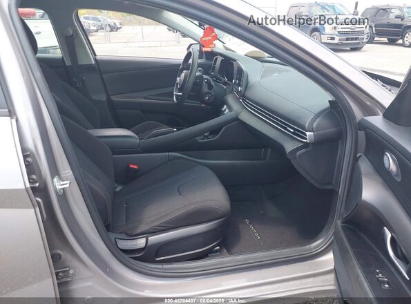 KMHLL4AGXPU554331 2023 HYUNDAI ELANTRA Silver წინა სალონის ხედი