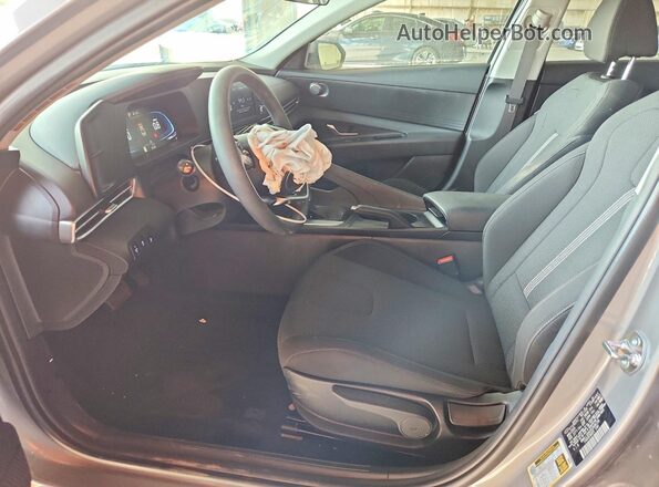 KMHLL4DG0SU008139 2025 HYUNDAI ELANTRA Silver Вид салону спереду