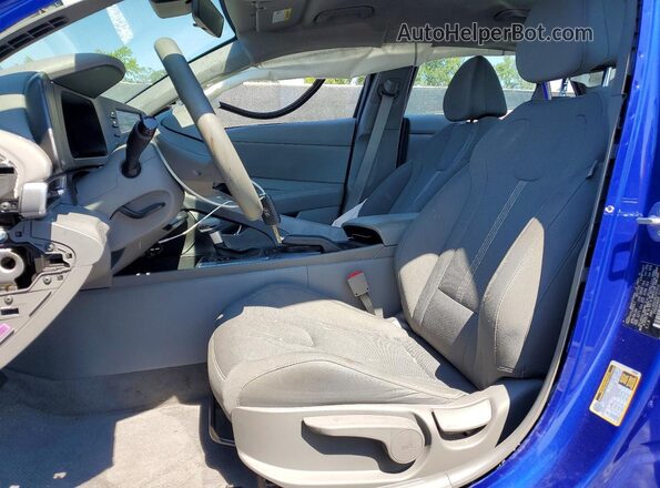 KMHLL4DG1RU782510 2024 HYUNDAI ELANTRA Синий Вид салона спереди