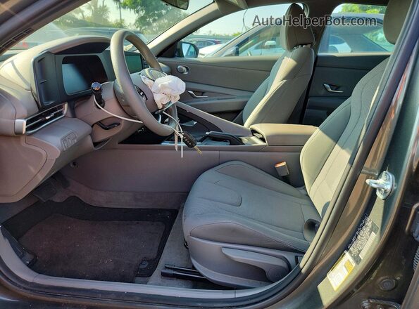 KMHLL4DG1RU810869 2024 HYUNDAI ELANTRA Gray Front interior view
