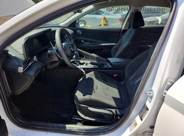 KMHLL4DG1RU839501 2024 HYUNDAI ELANTRA White Widok wnętrza z przodu