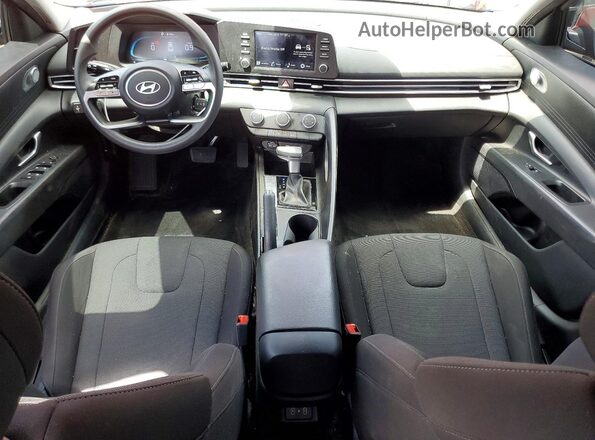 KMHLL4DG1SU990635 2025 HYUNDAI ELANTRA Red Widok deski rozdzielczej