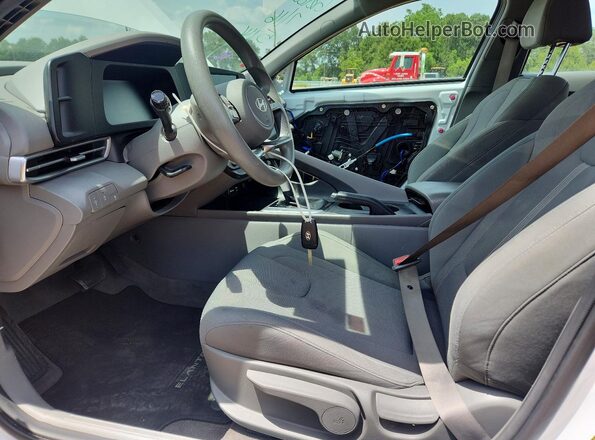 KMHLL4DG3RU741733 2024 HYUNDAI ELANTRA White Սալոնի դիմացի տեսք
