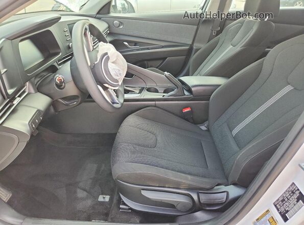KMHLL4DG3RU828340 2024 HYUNDAI ELANTRA Белый Вид салона спереди