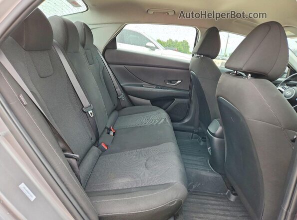 KMHLL4DG3SU041667 2025 HYUNDAI ELANTRA Silver უკანა სავარძლების ხედი