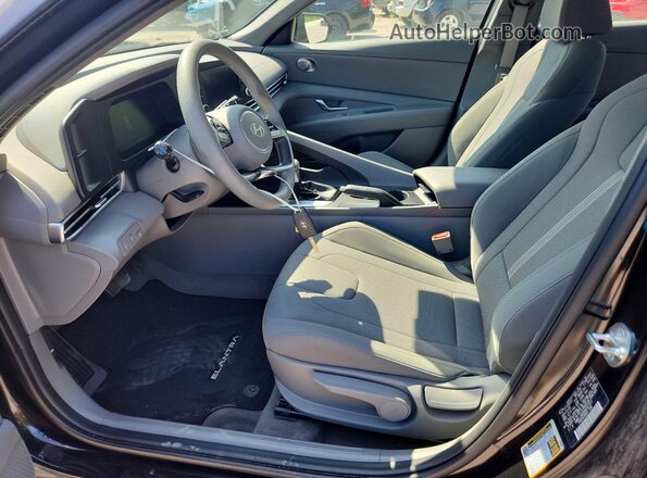 KMHLL4DG5RU657011 2024 HYUNDAI ELANTRA Черный Вид салона спереди