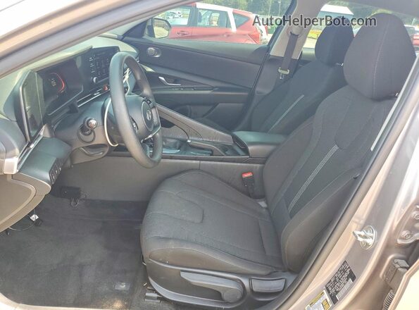 KMHLL4DG6RU668003 2024 HYUNDAI ELANTRA Gray Vista interior delantera