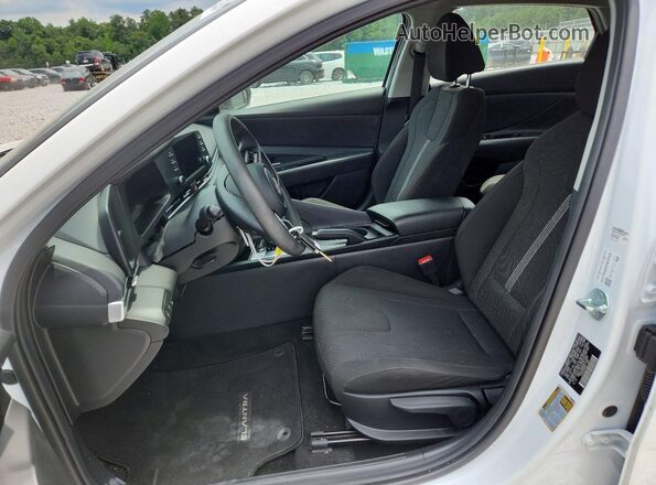 KMHLL4DG6SU911055 2025 HYUNDAI ELANTRA White Вид салону спереду
