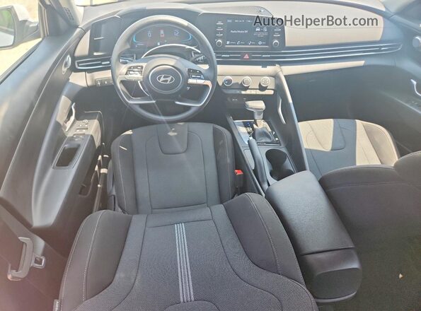 KMHLL4DG8TU181070 2026 HYUNDAI ELANTRA White Вид панелі приладів